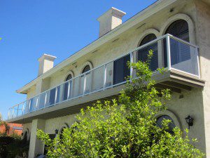 Glass balcony handrail system - San Diego